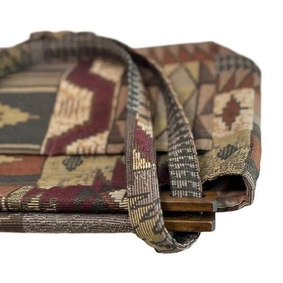 Vintage Aztec Bohemian Tapestry Knit Handbag with Wooden Closure - Picture 8 of 16